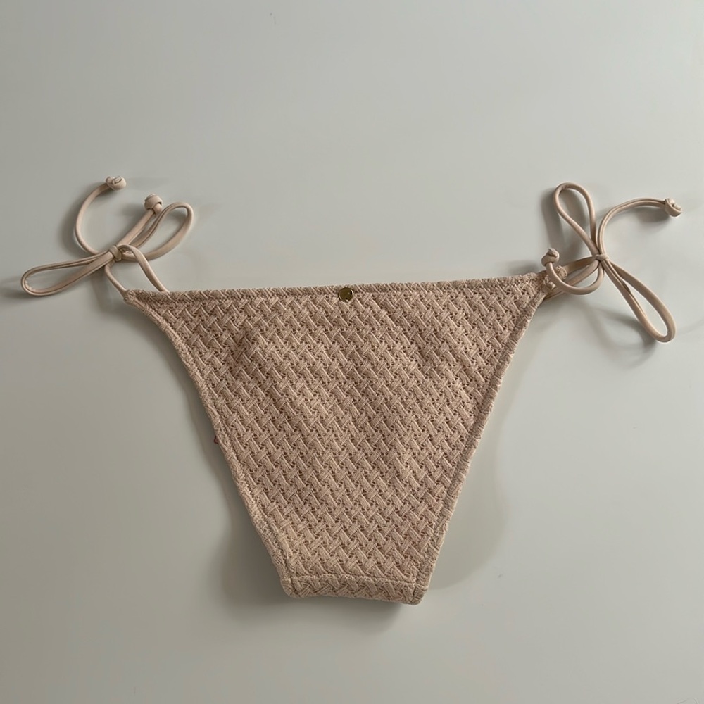 Victoria’s Secret Bikini Bottoms - Picture 2 of 7